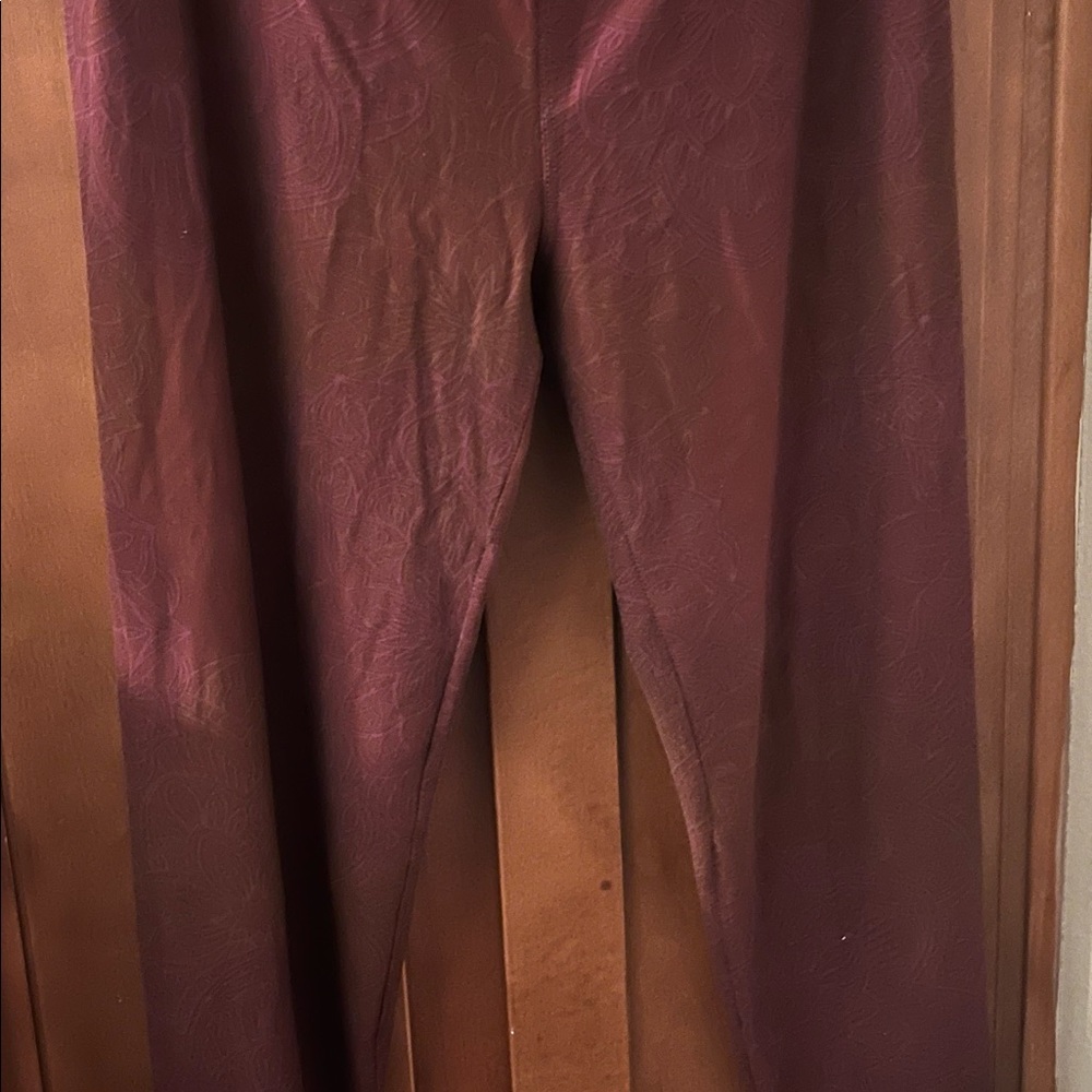 LULAROE T/C LEGGINGS: BROWN BACKGROUND WITH PATTERN.
